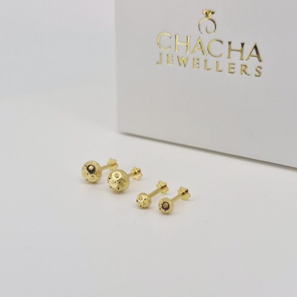 9ct Gold Textured Round Disc Stud Earrings - Image 4