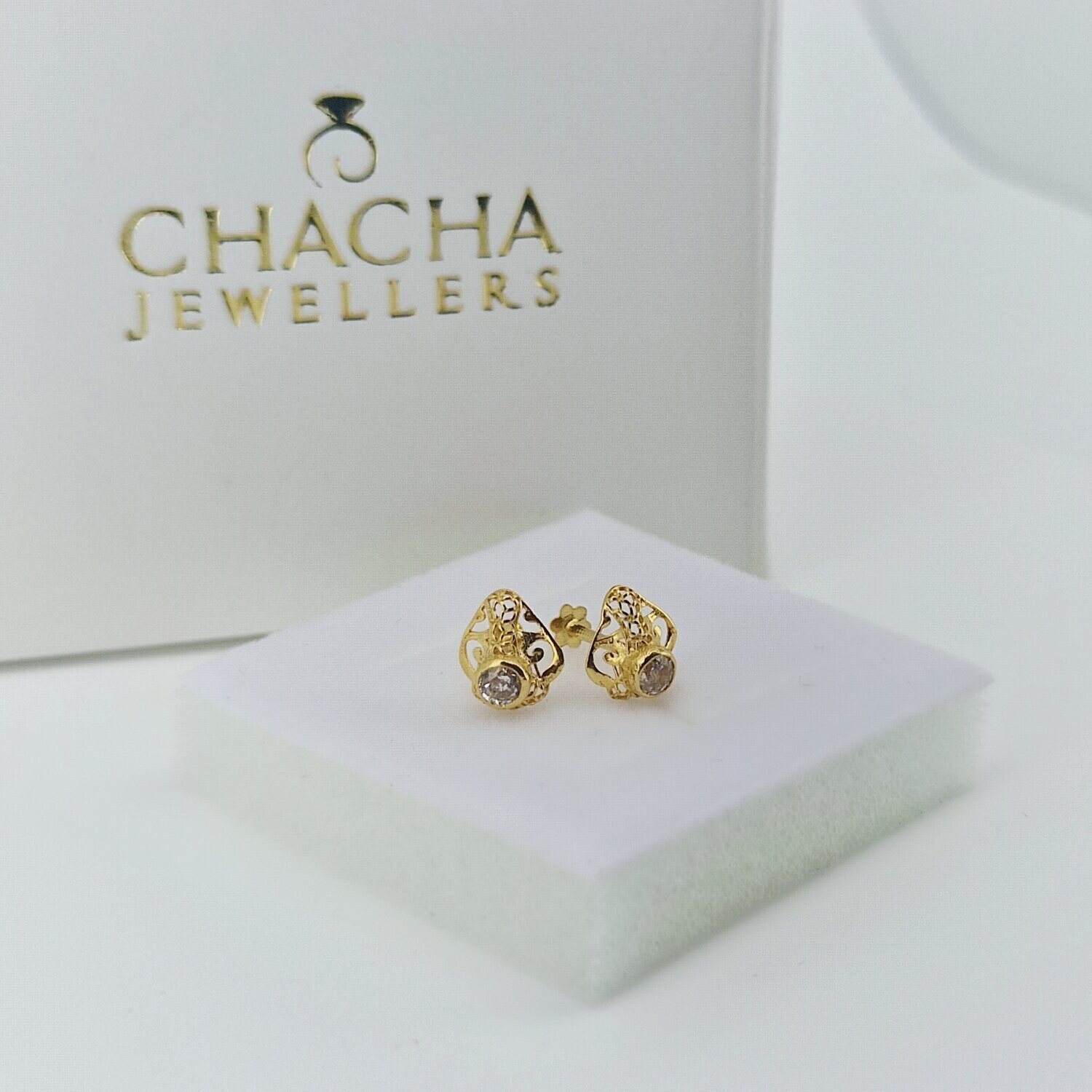 9ct Gold Traditional Design Ear Studs - Image 2