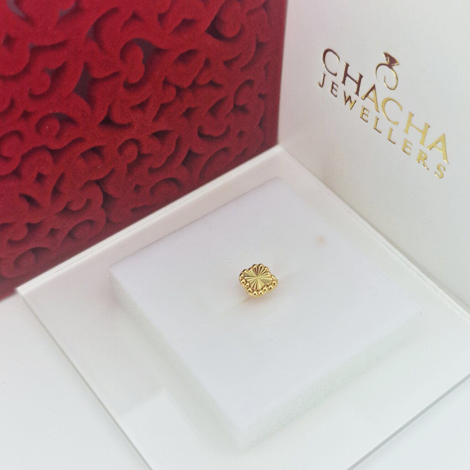 9ct Gold Clover-Inspired Nose Stud - Image 2