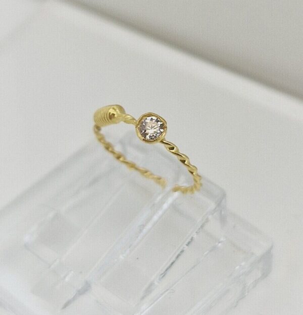 9ct Gold Petite Nose Ring