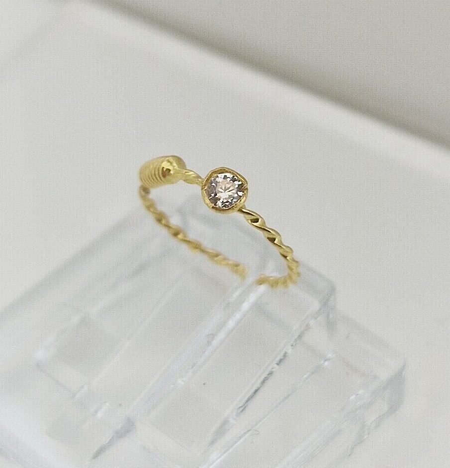 9ct Gold Petite Nose Ring