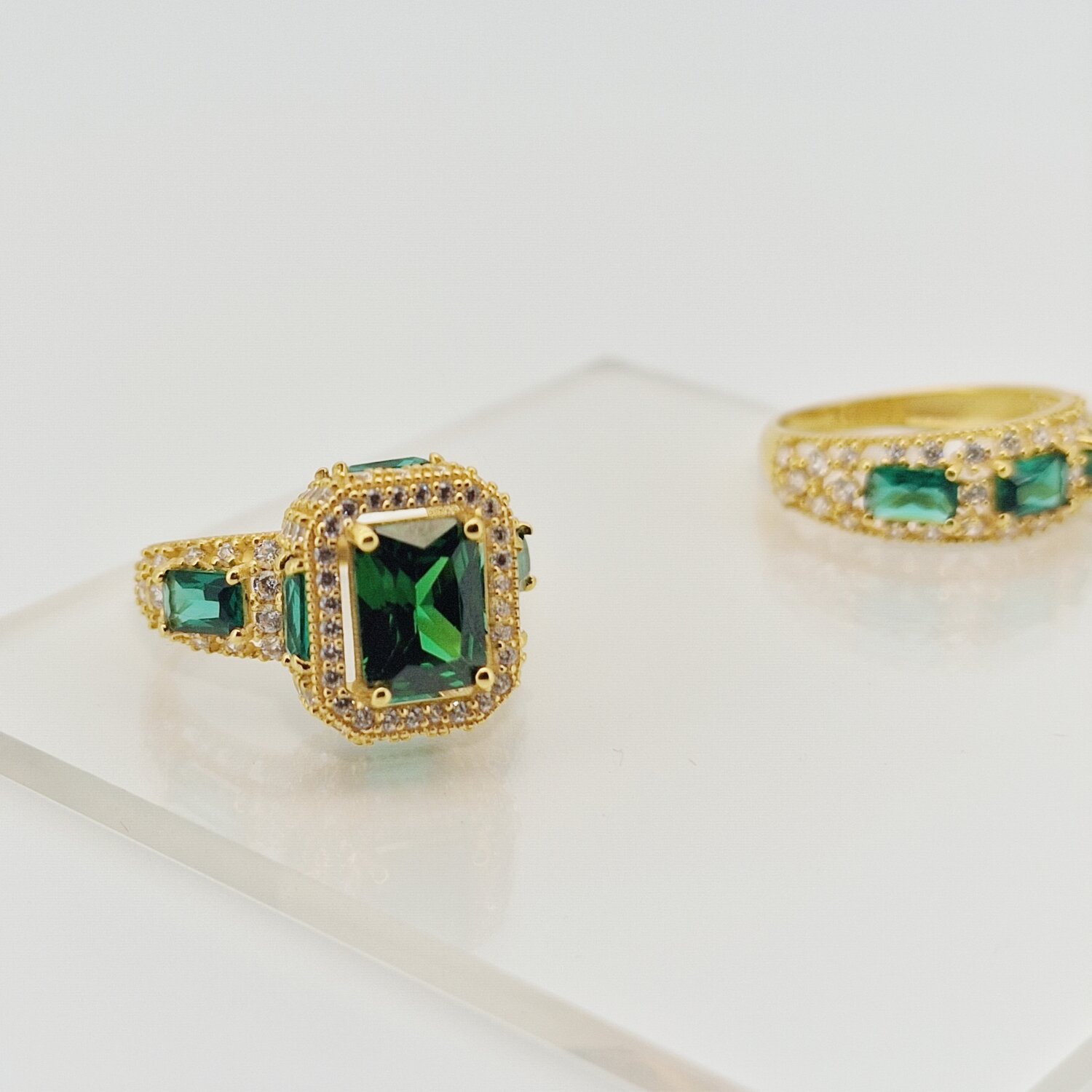 22ct Gold – Royal Double Ring with Emerald Green Stone - Image 4