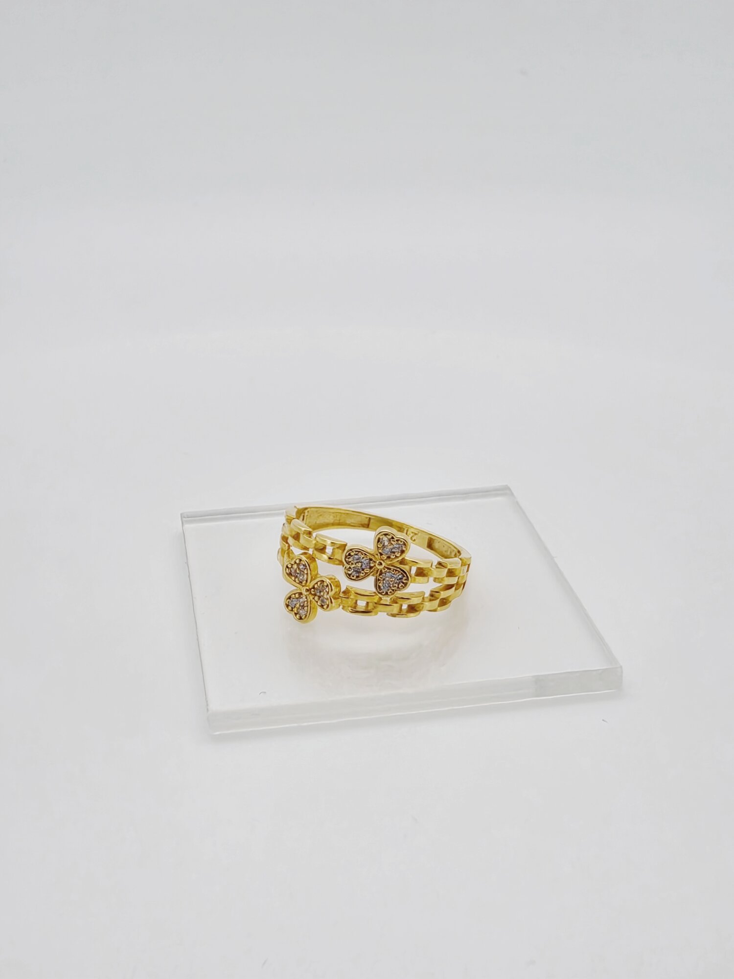 21ct Gold Floral Clover Ring - Image 3