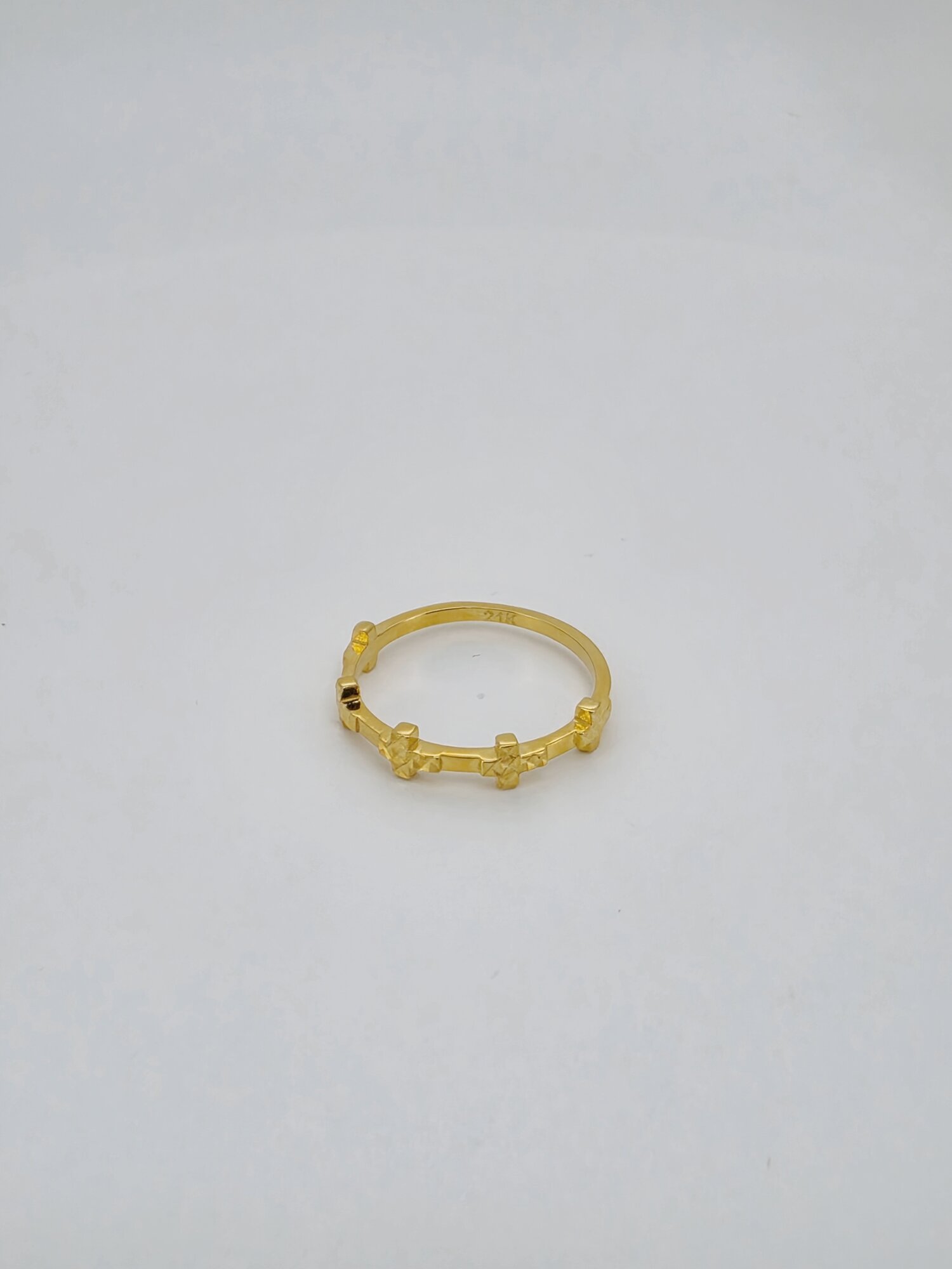21ct Gold Textured Star Ring - Image 2