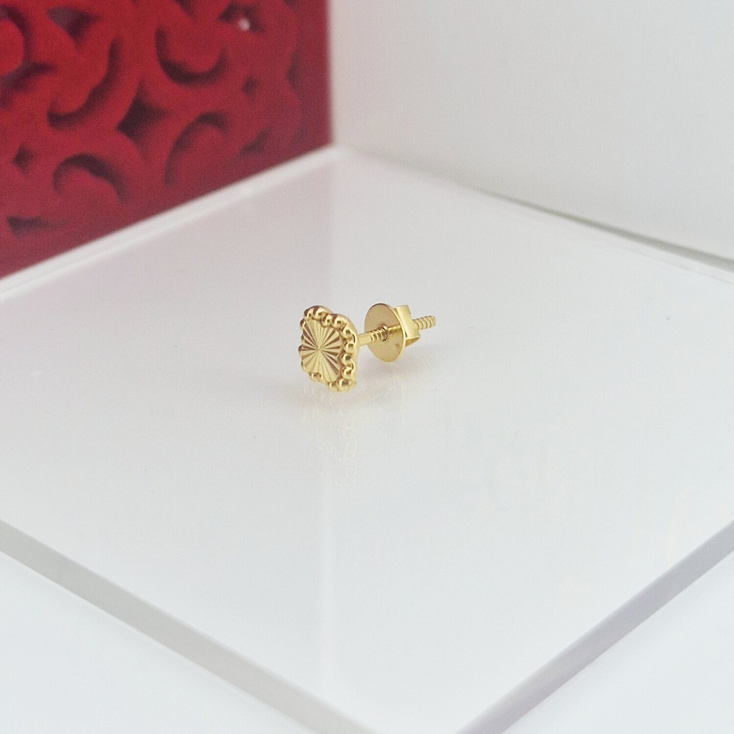 9ct Gold Clover-Inspired Nose Stud - Image 3